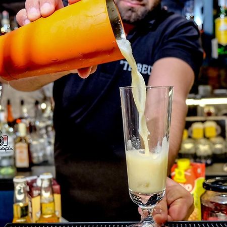Bed and Breakfast Tebeu Coffe And Bar Влёра Экстерьер фото